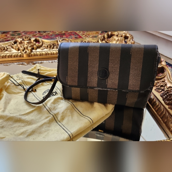 FENDI - Picture 2 of 11